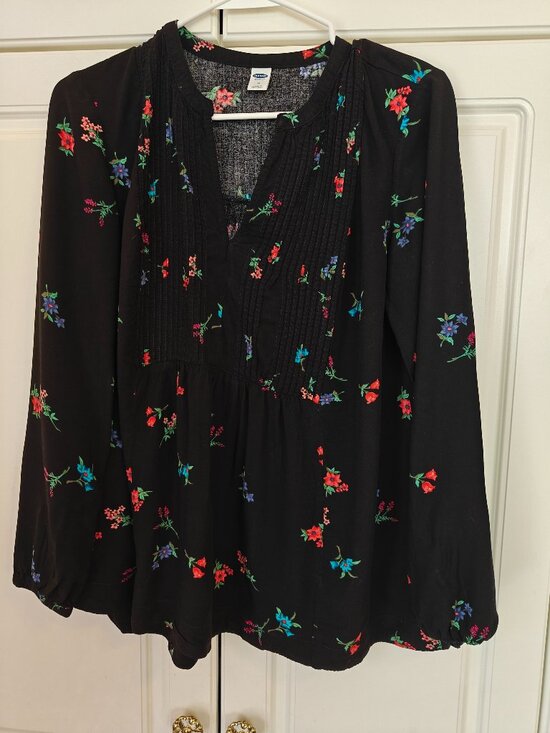 Tops - Old Navy Black Floral Blouse, Size Medium, New